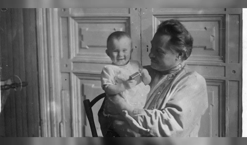 Alekséi Feodósievich Vangengheim y su hija Eleonora. Imagen: Difusión.