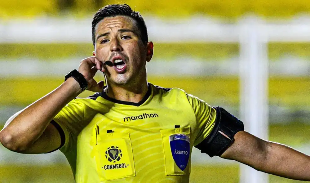 Kevin Ortega es uno de los árbitros FIFA de la Liga 1. Foto: AFP