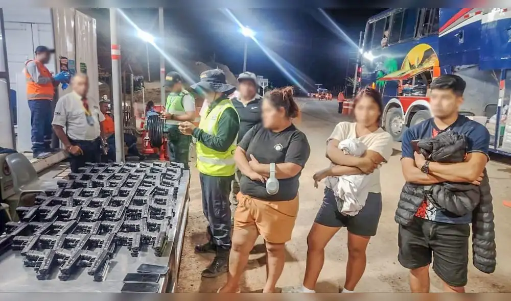 Incautación de réplicas de armas. Foto: Sunat