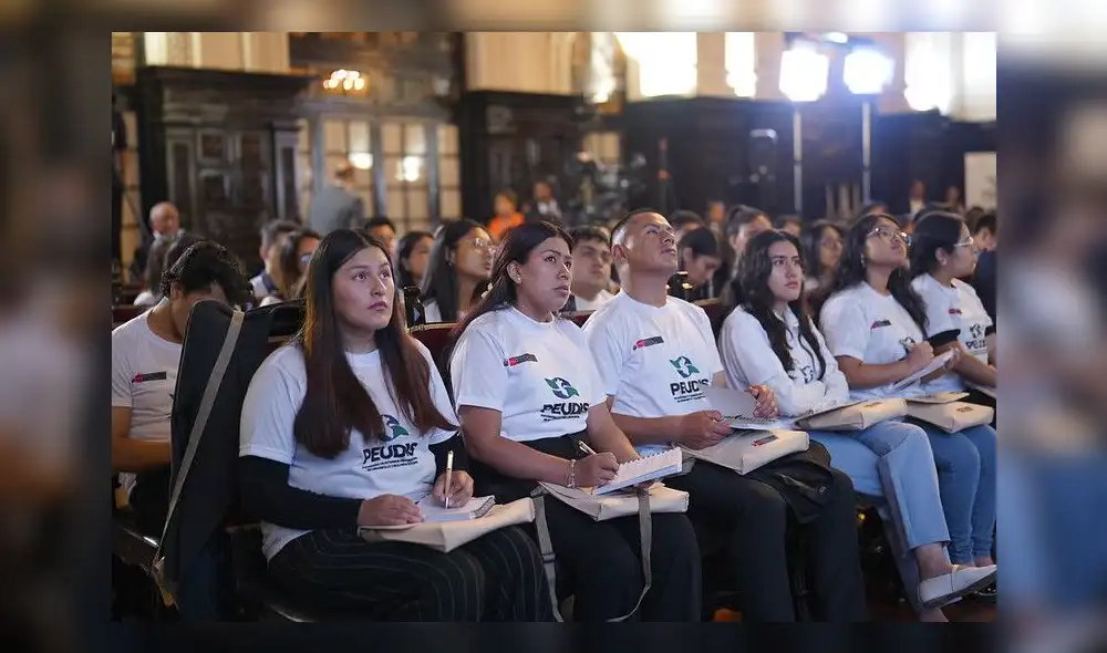Capacitan a jóvenes en temas de desarrollo e inclusión social. Capacitan a jóvenes en temas de desarrollo e inclusión social.