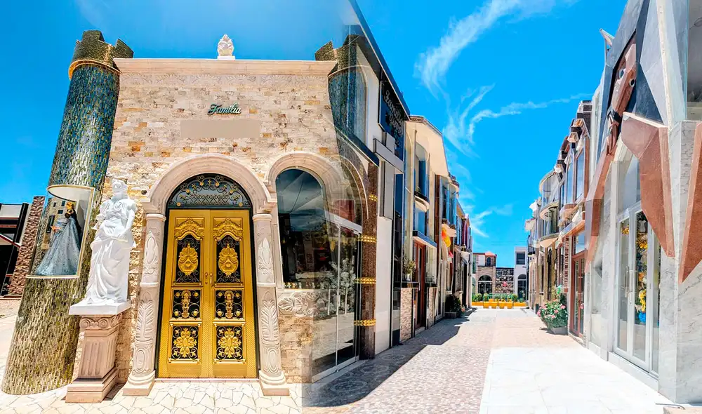 El 14 de enero de 1950 se levantó el primer mausoleo, perteneciente al empresario italiano Serafino Firpo.