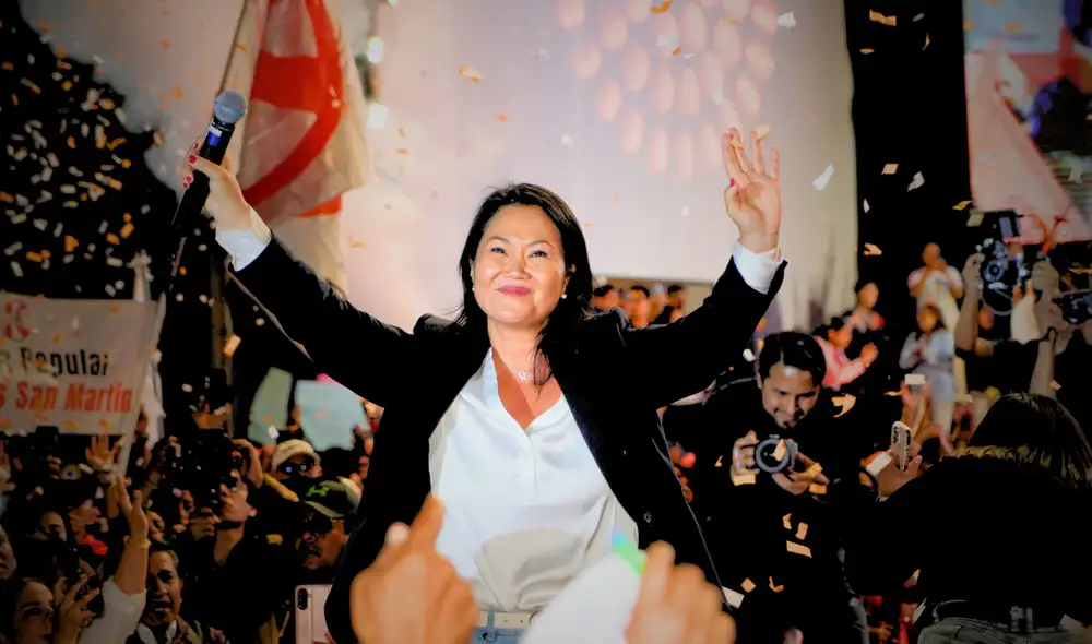 Keiko Fujimori podría enfrentar una multa de hasta 10 UIT y una investigación en la Fiscalía. Foto: Composición/LR