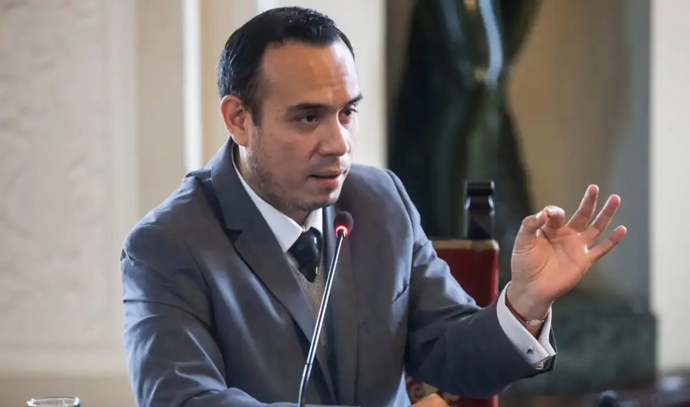 José Jerí admitió que fue un error estar con capucha durante reunión con empresario Zhihua Yang. Foto: Presidencia.