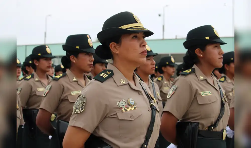 Invitan a jóvenes mujeres a postular a la Escuela de Policías en San Bartolo