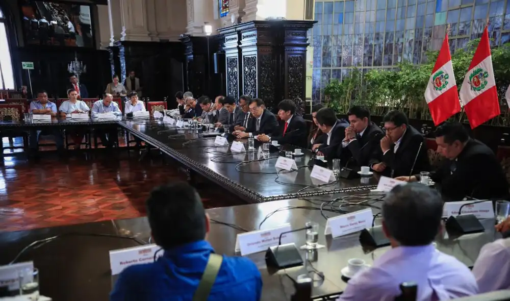 Hoy, viernes 20 de febrero, se concretó la reunión solicitada por Zósimo Cárdenas, gobernador regional de Junín, con el propósito de evaluar el avance en la construcción de la nueva Carretera Central.