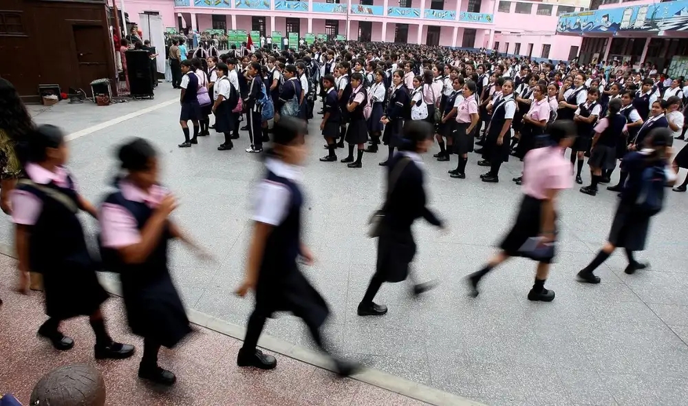 Para garantizar el inicio del año escolar, el Minedu está supervisando infraestructuras y distribuyendo materiales educativos, en coordinación con gobiernos locales y regionales. Para garantizar el inicio del año escolar, el Minedu está supervisando infraestructuras y distribuyendo materiales educativos, en coordinación con gobiernos locales y regionales.