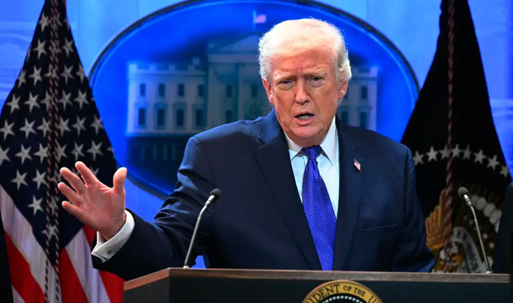 Donald Trump planea subir los aranceles a las importaciones hasta el 15 %. Donald Trump planea subir los aranceles a las importaciones hasta el 15 %.