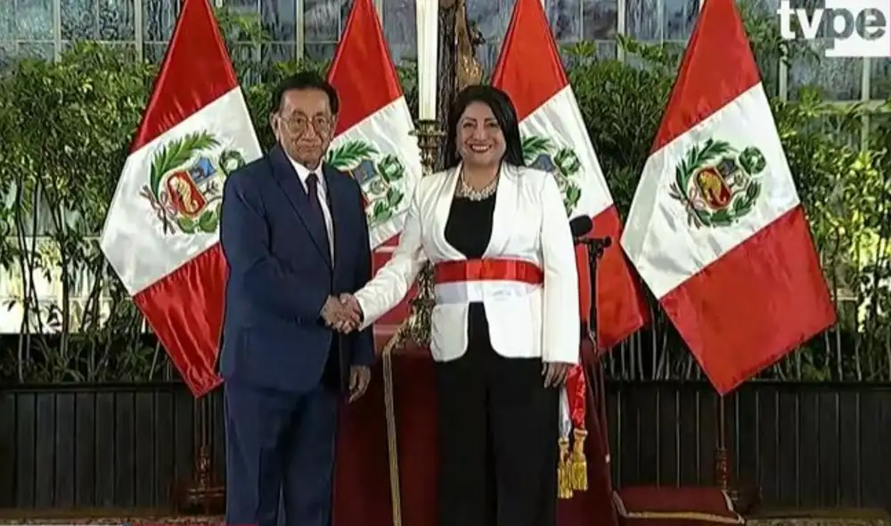 Miralles deja el MEF y jura como nueva presidenta de la PCM. Foto: difusión Miralles deja el MEF y jura como nueva presidenta de la PCM. Foto: difusión