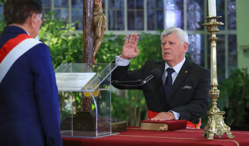 El general PNP (r) Hugo Begazo de Bedoya es el nuevo ministro del Interior. Foto: Presidencia