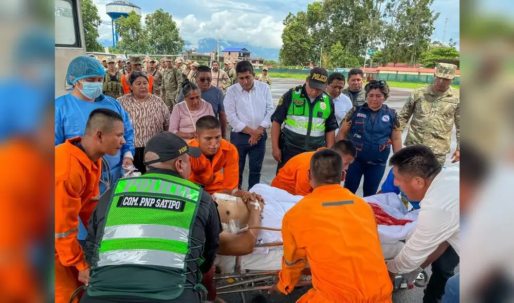 Minutos después del atentado, alcalde Iroshi fue trasladado a Lima. Minutos después del atentado, alcalde Iroshi fue trasladado a Lima.