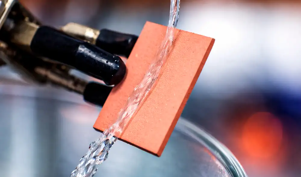 Este innovador componente ofrece soluciones reales ante las limitaciones de las superficies superhidrofóbicas bajo calor intenso. Este innovador componente ofrece soluciones reales ante las limitaciones de las superficies superhidrofóbicas bajo calor intenso.