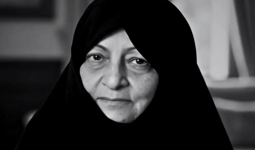 Mansoureh Khojasteh Bagherzadeh se casó en 1964 con Alí Jamenei.