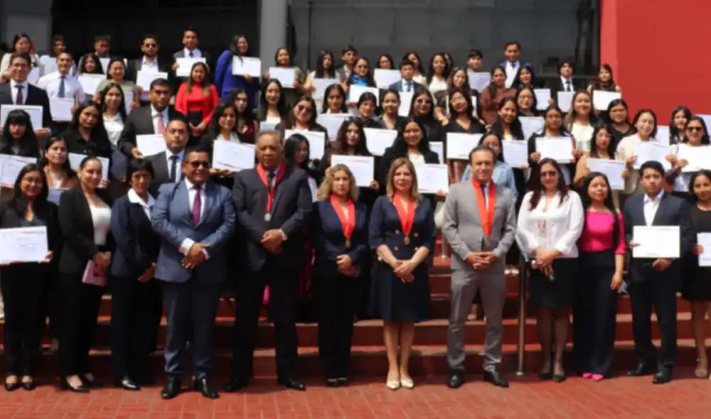 La máxima autoridad judicial instó a los jóvenes a seguir en el camino del servicio. Fuente: Difusión. La máxima autoridad judicial instó a los jóvenes a seguir en el camino del servicio. Fuente: Difusión.