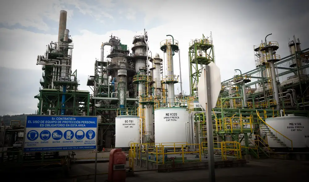 Ecuador detiene operaciones en su principal refinería.