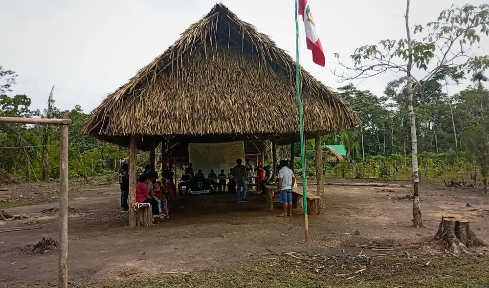 Dirigentes indígena de Pano Arawak advierten sobre amenazas mientras su comunidad enfrenta un conflicto legal por la titulación de su territorio ancestral en Ucayali.