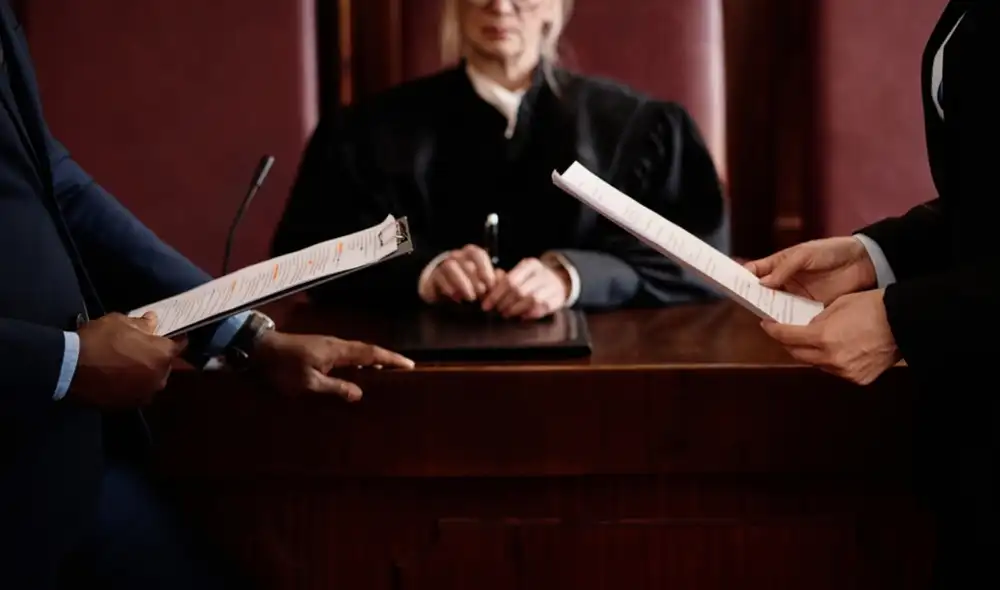 El joven y sus cómplices agredieron a la víctima para robarle el acceso a su cuenta digital. Fuente: Difusión.