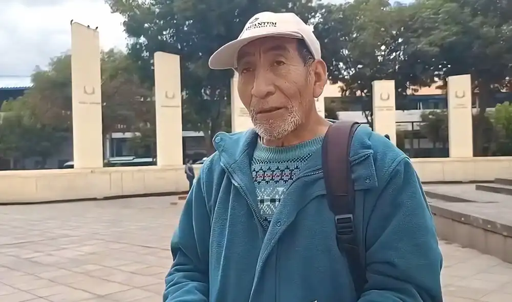 Adulto mayor señala que desea darle una vida digna a su esposa, quien tiene una salud frágil. Foto: Luis Álvarez - La República.