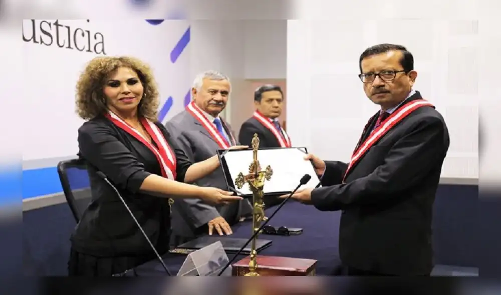 Alfonso Ruidías Farfán recibe su título de juez supremo