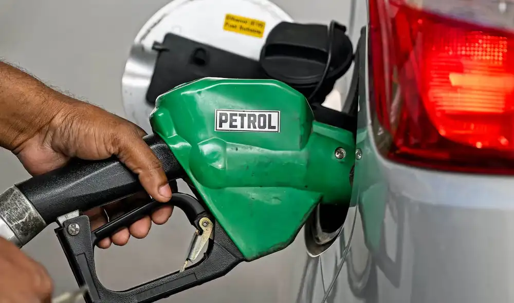 La AIE asegura que la medida es temporal y busca mitigar el impacto inmediato del conflicto. Los países miembros tienen más de 1.200 millones de barriles en reservas, y colaboran para estabilizar la situación energética global. Foto: AFP La AIE asegura que la medida es temporal y busca mitigar el impacto inmediato del conflicto. Los países miembros tienen más de 1.200 millones de barriles en reservas, y colaboran para estabilizar la situación energética global. Foto: AFP