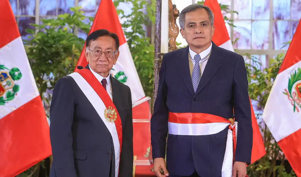 José Zapata Morante jura en reemplazo de Hugo Begazo como ministro del Interior