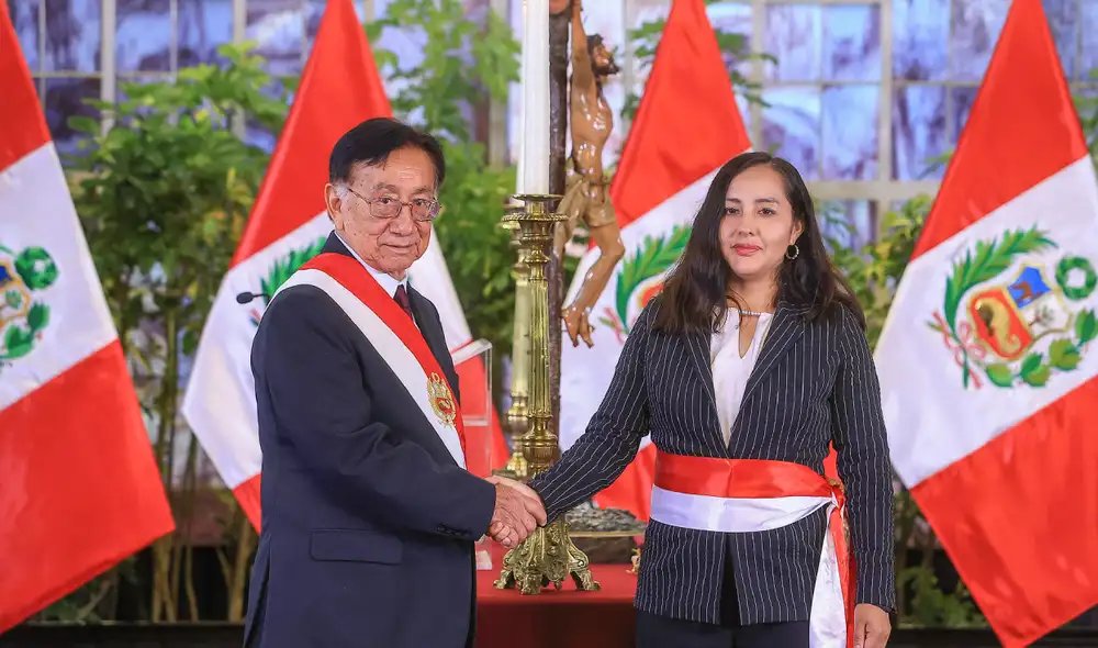 Edith Pariona Valer jura en reemplazo de Hary Yzarra como ministra de la Mujer