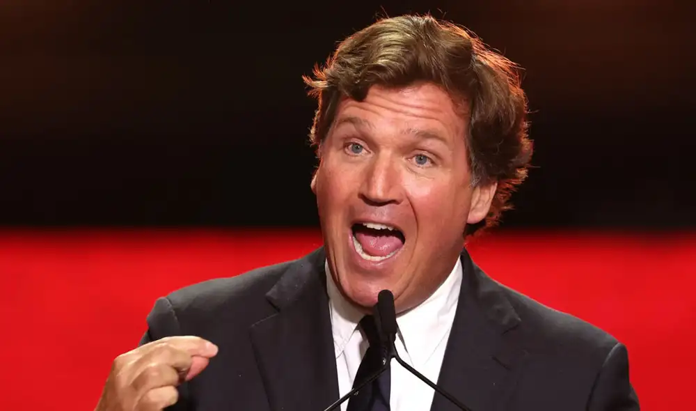 Carlson genera tensiones en el movimiento MAGA, donde se enfrenta a críticos y defensores de la intervención militar en Irán, mientras destaca su influencia en la política estadounidense. Foto: AFP