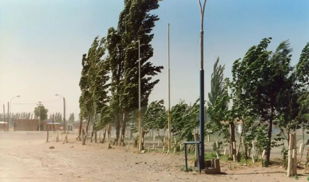 El Senamhi emitió una alerta roja en Perú por intensos vientos en el litoral.