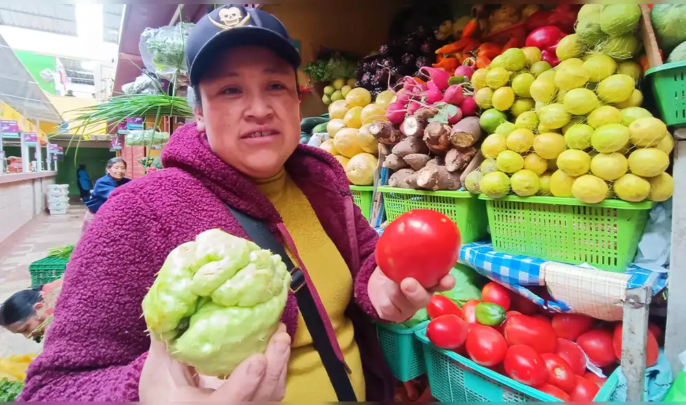 En el mercado Central de Puno se ofrece una gran variedad de verduras. Foto: Liubomir Fernández, La República En el mercado Central de Puno se ofrece una gran variedad de verduras. Foto: Liubomir Fernández, La República