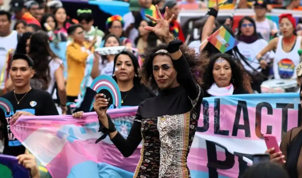 La Corte Suprema de Perú declaró inconstitucional el Decreto Supremo N.º 009-2024-SA, que clasificaba identidades trans como trastornos mentales. El fallo busca garantizar el acceso equitativo a servicios sanitarios.