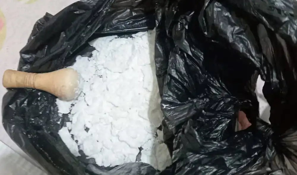 Una ciudadana chilena fue detenida en Tacna tras un operativo de la Policía Nacional del Perú, que descubrió un punto de elaboración de Tusi. La intervención se realizó en el hostal La Heroica I. Una ciudadana chilena fue detenida en Tacna tras un operativo de la Policía Nacional del Perú, que descubrió un punto de elaboración de Tusi. La intervención se realizó en el hostal La Heroica I.