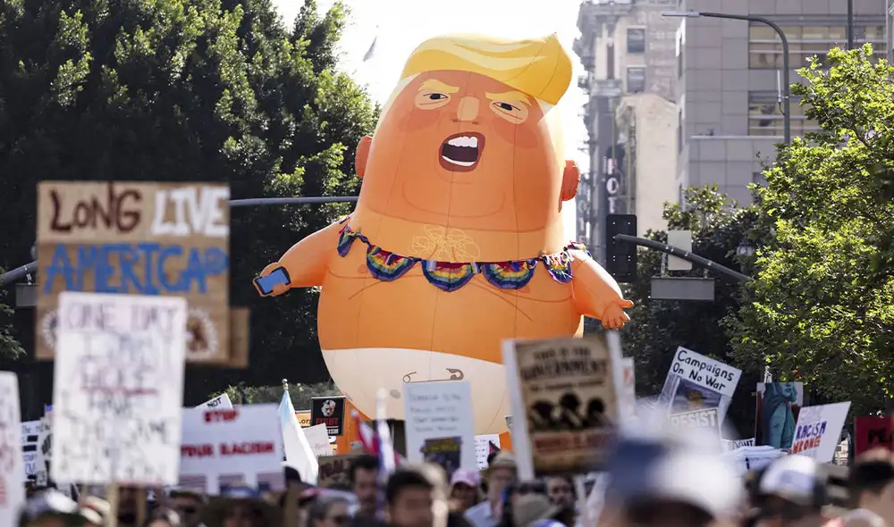 Millones de personas se manifestaron este sábado en EE. UU. en protestas coordinadas por el movimiento No Kings, que incluyeron más de 3.300 concentraciones en los 50 estados. Millones de personas se manifestaron este sábado en EE. UU. en protestas coordinadas por el movimiento No Kings, que incluyeron más de 3.300 concentraciones en los 50 estados.