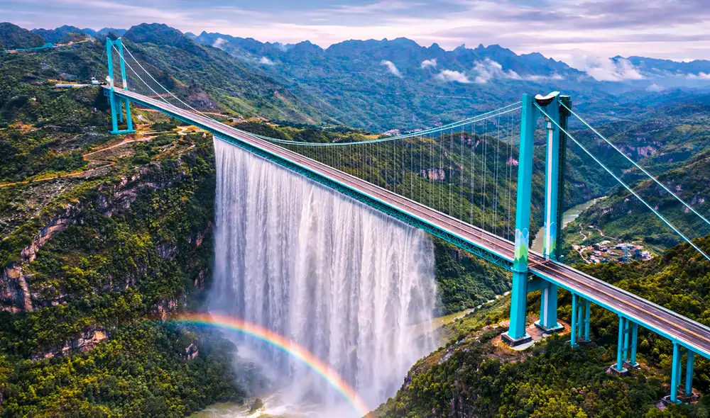 Antes de su apertura oficial en septiembre de 2025, la construcción china superó rigurosas pruebas de carga para garantizar la seguridad vial.