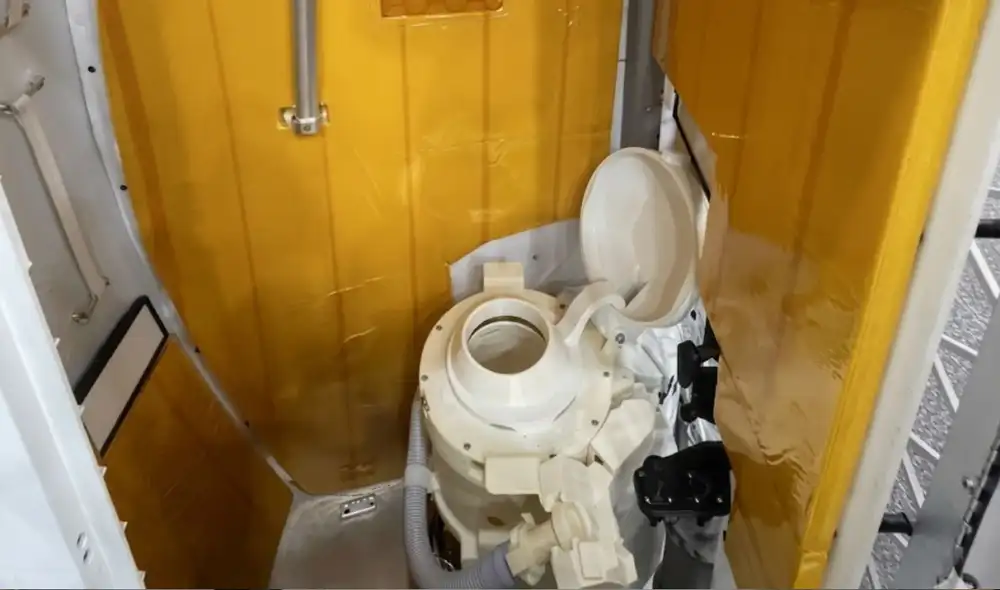 La tripulación de Artemis II solucionó un fallo en el inodoro espacial. Foto: Captura/NASA