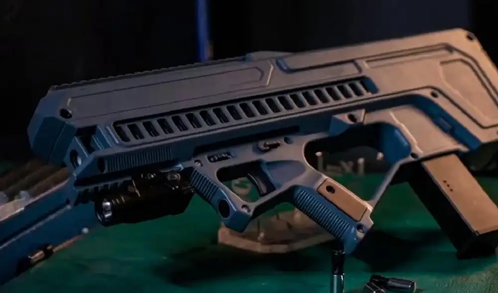 China presenta una pistola de bobina portátil, un innovador cañón Gauss que dispara balas metálicas silenciosamente. Foto: CCTV