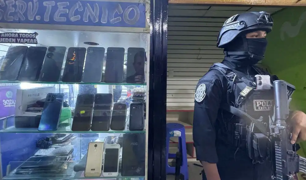 En Trujillo, la PNP incautó 115 celulares robados en un operativo en el centro comercial Albarracín, donde también se detuvo a tres hombres.