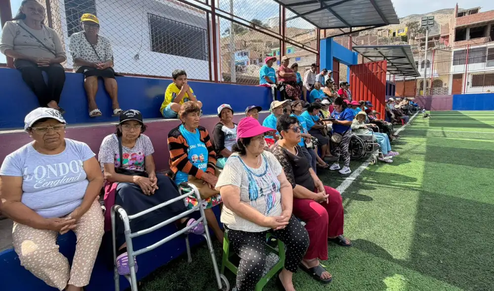 La actividad, liderada por la magistrada Pamela Tello, benefició a alrededor de 120 personas. Fuente: Difusión.