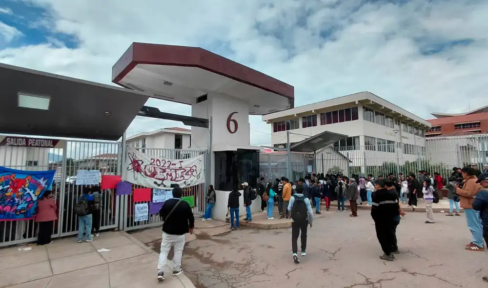 En regiones los estudiantes se movilizaron desde tempranas horas de la mañana en respaldo a la convocatoria de paro nacional estudiantil.