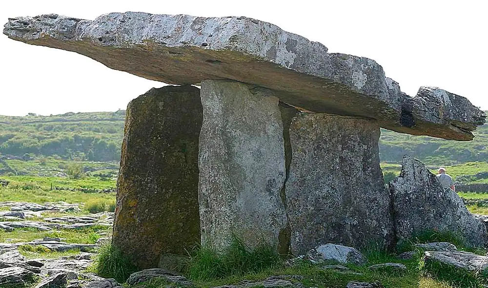 Las tumbas de piedra o dólmenes eran comunes en el neolítico. Foto: Wikimedia / Jon Sullivan