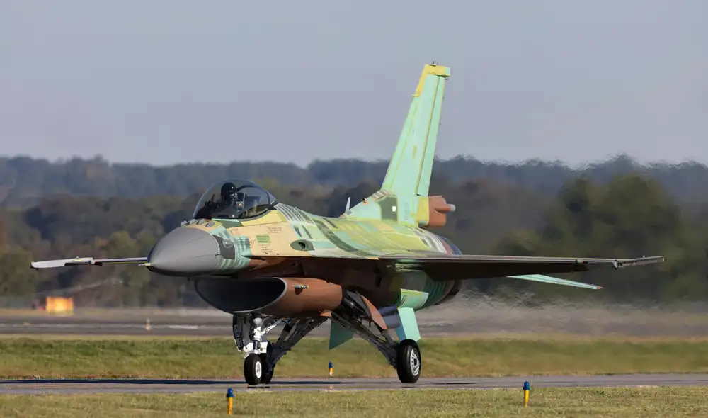 Un sector del gobierno con fuerte influencia militar, impuso el contrato de adquisición de los cazas F-16 Block 70 sin licitación, mediante un proceso opaco y en secreto. Foto: Lockheed Martin