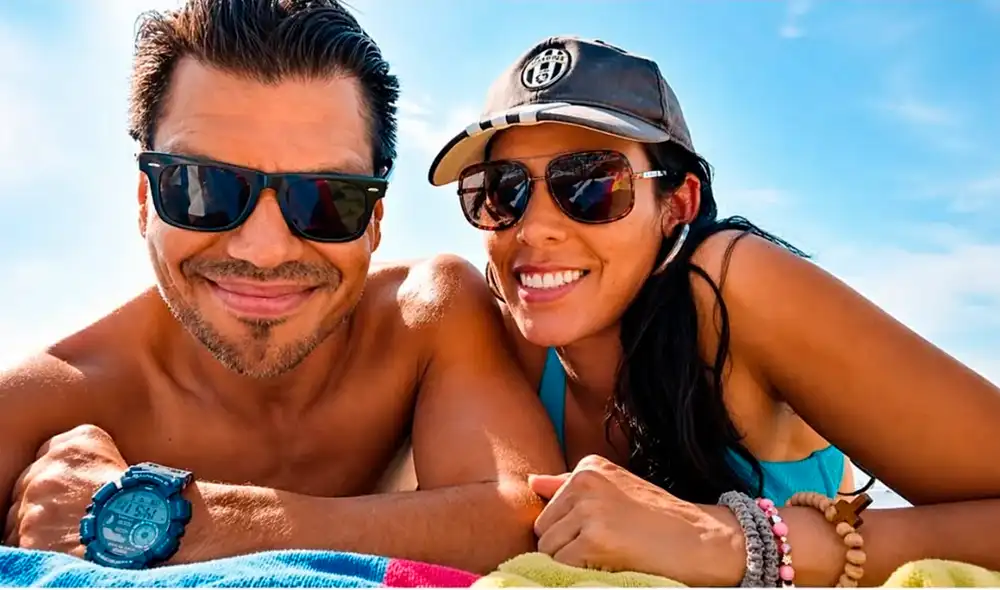 El actor peruano fue etiquetado en una publicación por Carmela Tamayo, donde se les ve juntos disfrutando de un día en la playa.