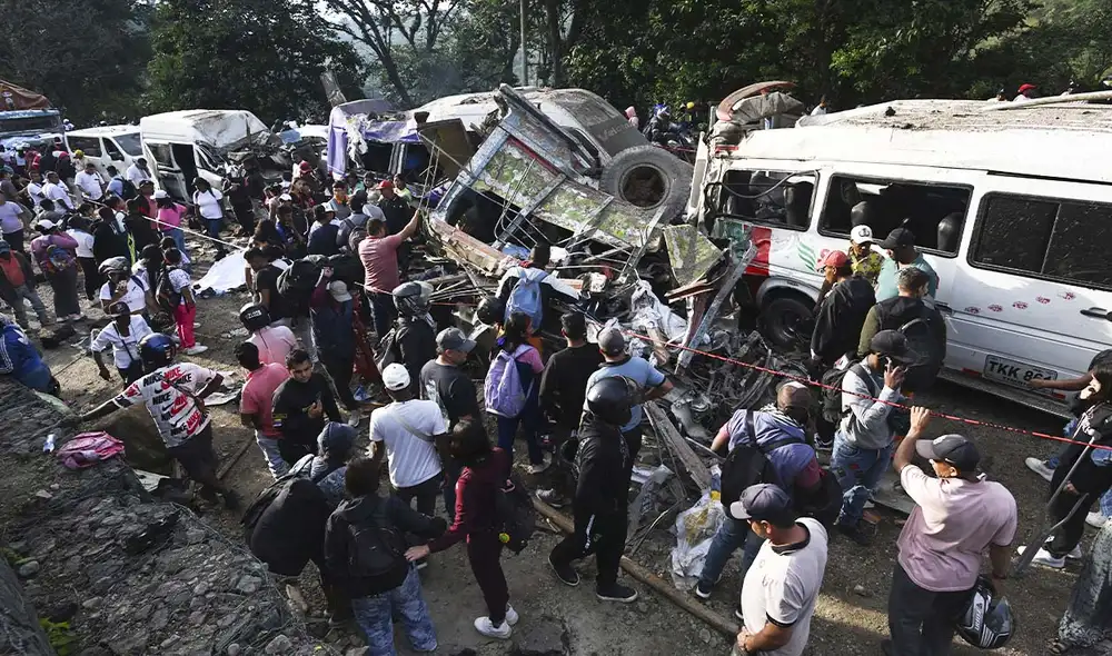 El atentado en Cauca, donde explotó un cilindro bomba en la Vía Panamericana, causó al menos 14 muertos y más de 38 heridos. Foto: AFP