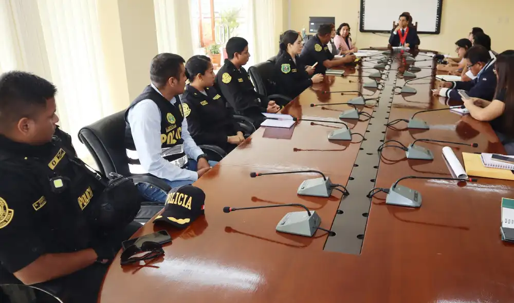 Se establecerán coordinaciones entre la policía y el Centro de Emergencia Mujer para mejorar la comunicación. Fuente: Difusión.