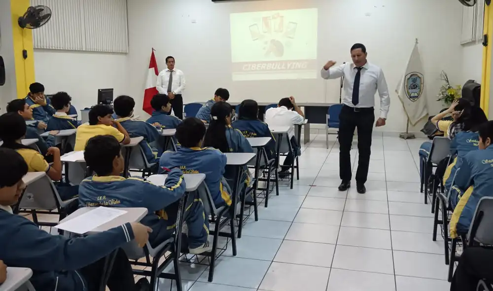 El magistrado Efer Onán Díaz aclaró las diferencias entre ciberbullying, que afecta a menores, y ciberacoso, que involucra a adultos. Fuente: Difusión.