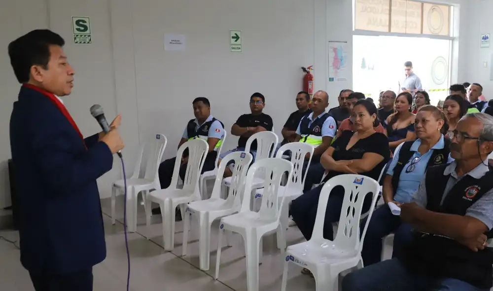 La actividad, realizada en el auditorio de la Gerencia de Seguridad Ciudadana, se enmarca en la celebración del "Día del Sereno Municipal". Fuente: Difusión.