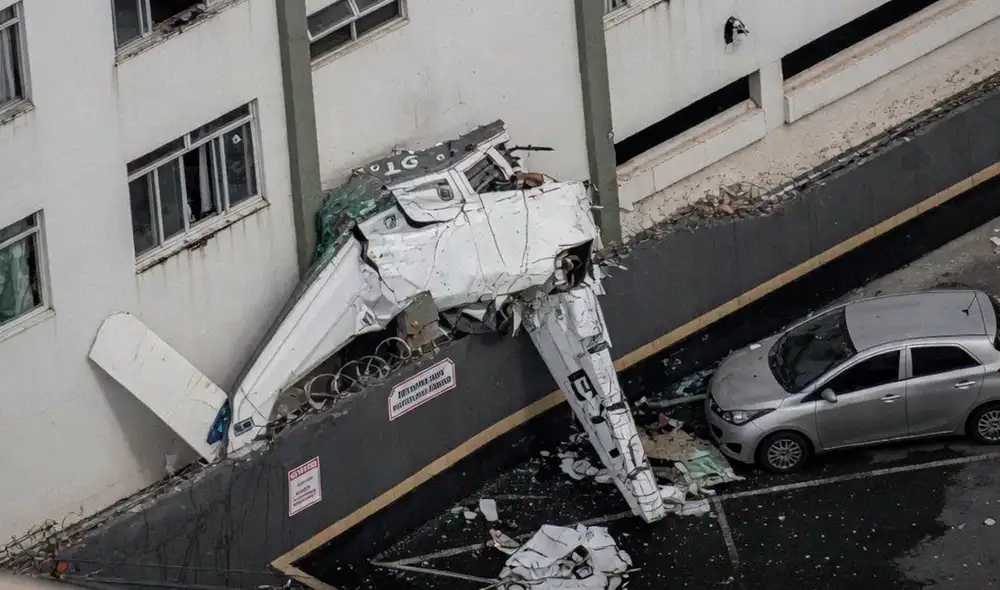 Los equipos de emergencia aseguraron el perímetro y el edificio fue evacuado. Foto: X/@Jhonffonseca.