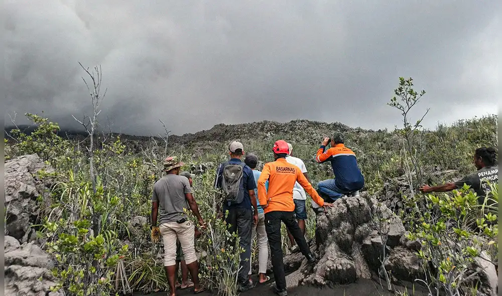 El guía indonesio Alex Djangu, quien dirigía a un grupo de turistas alemanes, relató que la situación fue "muy aterradora". Foto: AFP. El guía indonesio Alex Djangu, quien dirigía a un grupo de turistas alemanes, relató que la situación fue "muy aterradora". Foto: AFP.