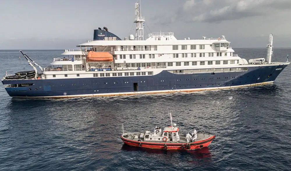 El crucero fondeará frente al puerto industrial de Granadilla de Abona, en Tenerife, según las autoridades españolas. Foto: AFP.