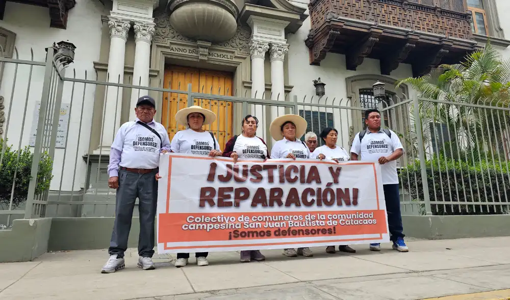 Comuneros de Catacaos exigen justicia ante el comisionado del Vaticano, Jordi Bertomeu. Comuneros de Catacaos exigen justicia ante el comisionado del Vaticano, Jordi Bertomeu.