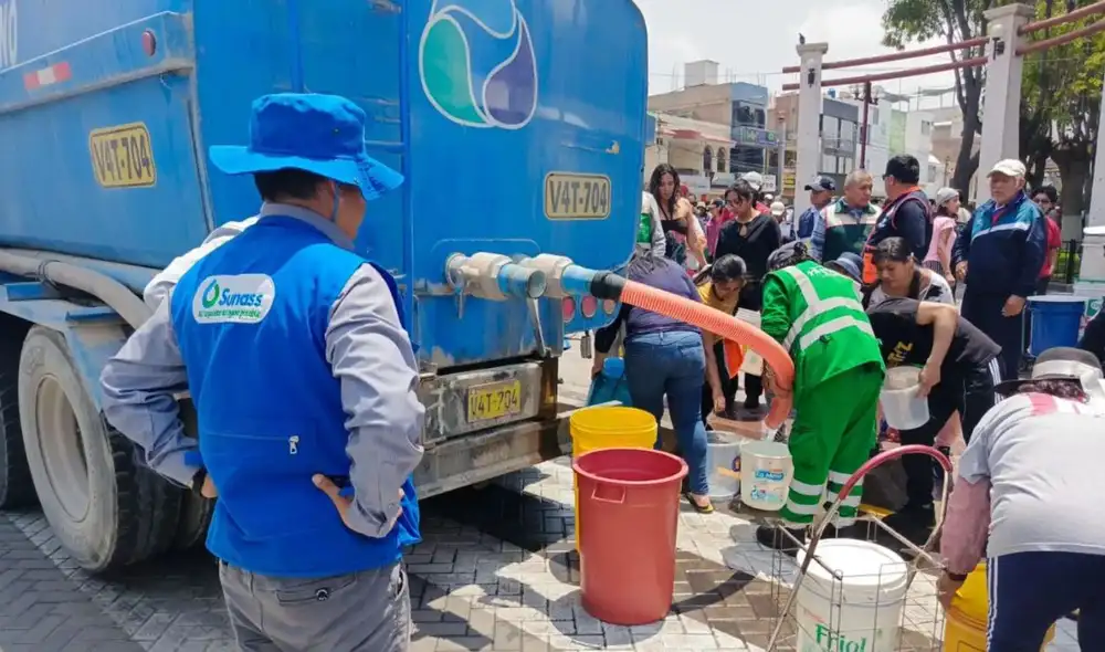 Contraloría detecta retrasos y deficiencias en distribución gratuita de agua en Arequipa