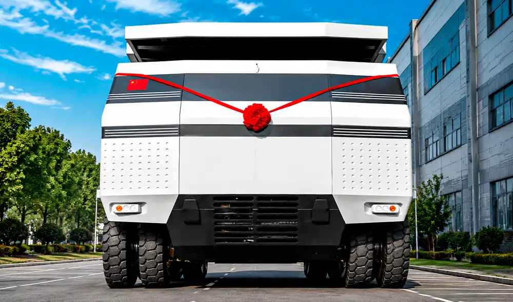 Este gigante tecnológico de China, Shuanglin K7, presenta una configuración 8x4 que rompe los esquemas de la ingeniería convencional en el mundo.